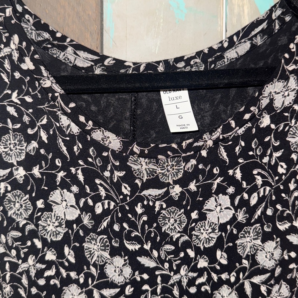 Floral Sleeveless Women's Tops- Old Navy Luxe - Picture 2 of 4